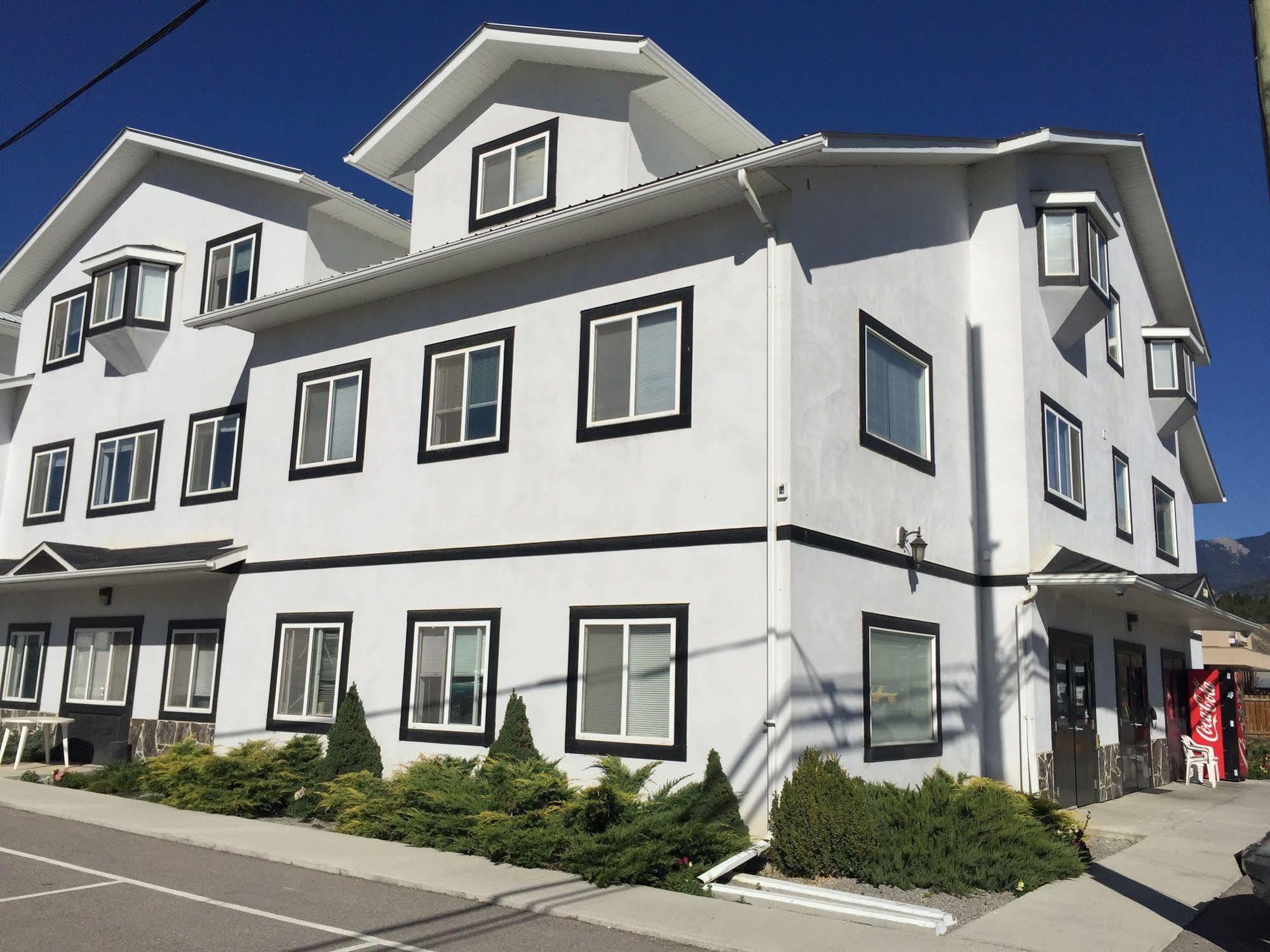 Invermere Hostel Exterior photo